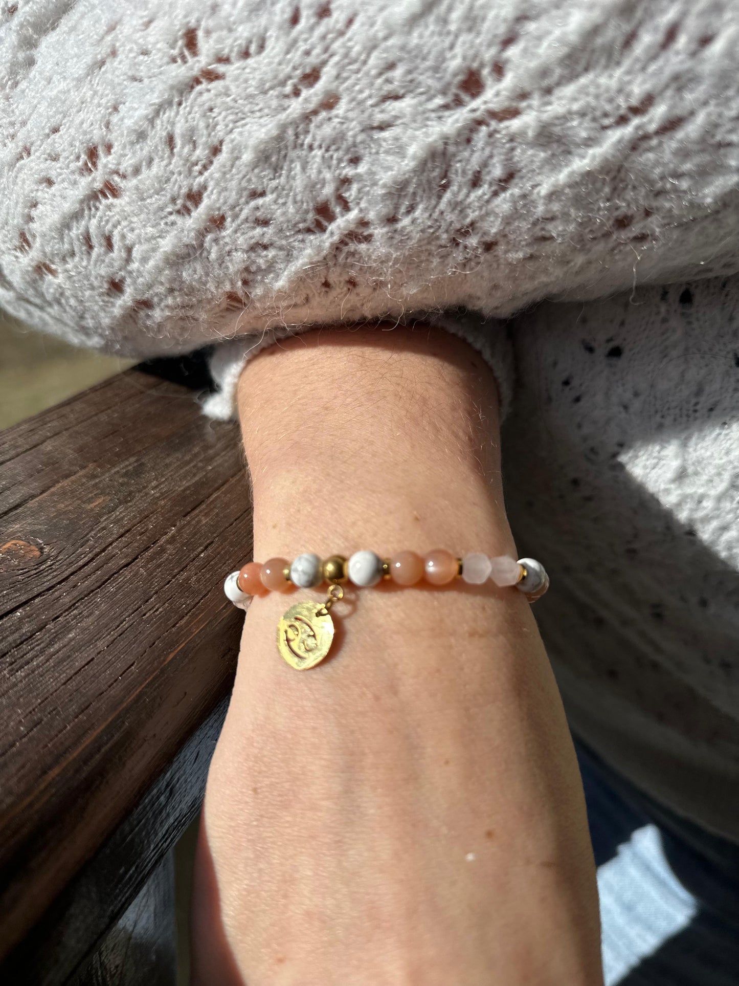 Bracelet « Douceur d'esprit » Howlite • Quartz Rose • Pierre de Soleil