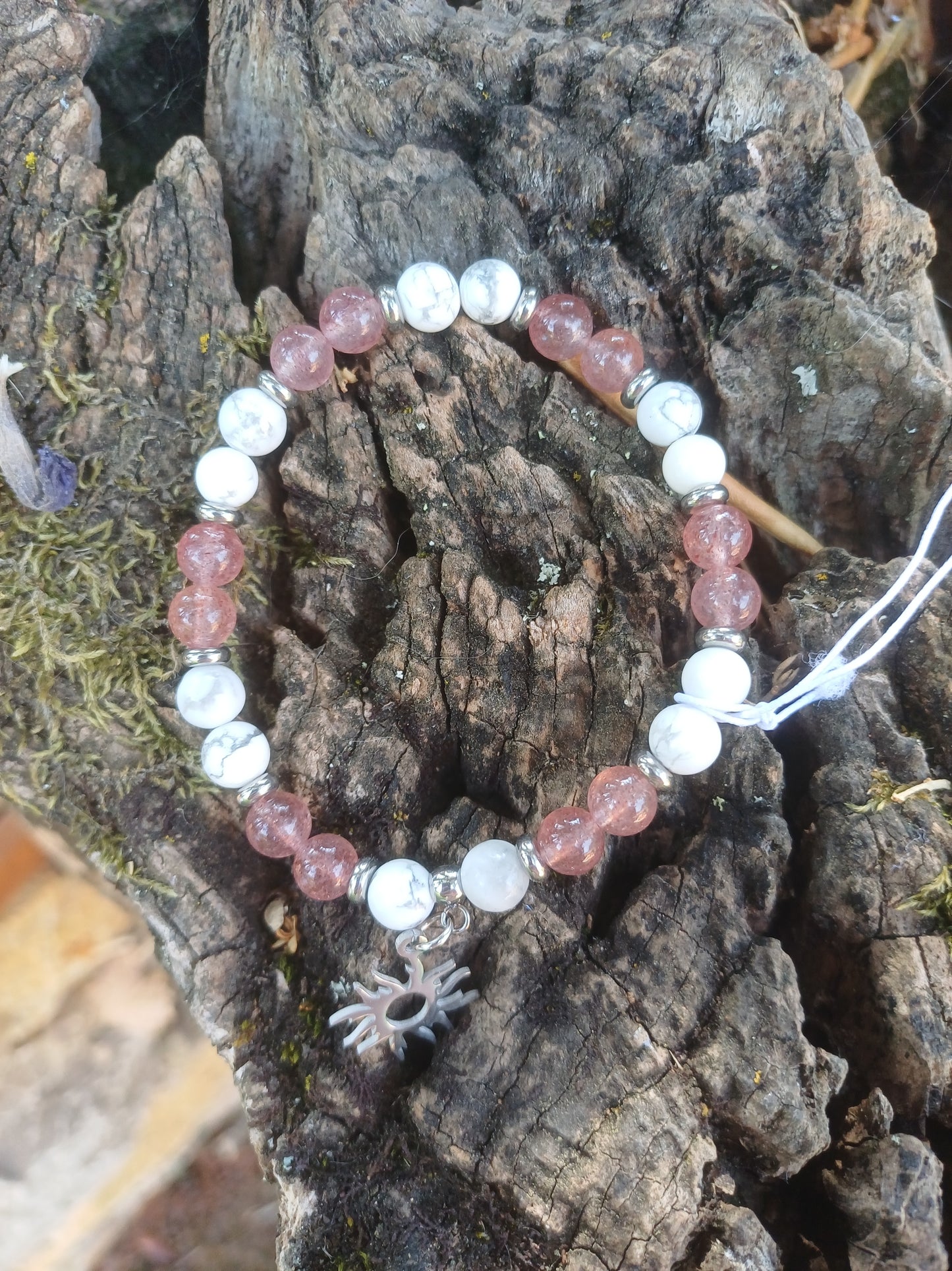Bracelet : howlite et quartz fraise